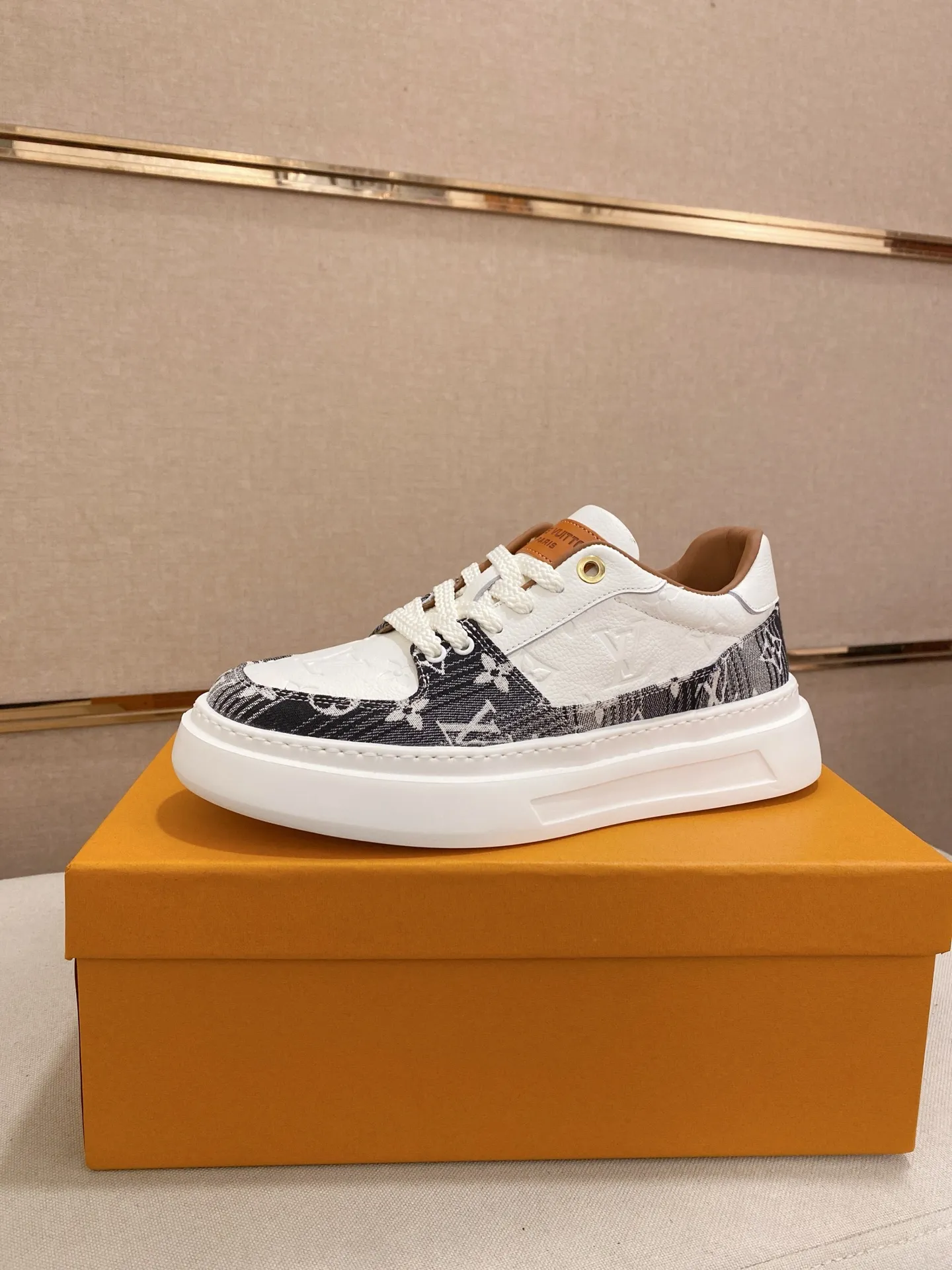 Factory price: 480💰🎉🎉LV~Louis Vuitton trendy men's shoes, new shipments, latest matching, same style as the official website, super high quality, best-selling season [strong][strong][strong]Selected first-layer cowhide, comfortable cowhide lining, original last, comfortable on the feet, wear-resistant rubber outsole, size: 38-44.